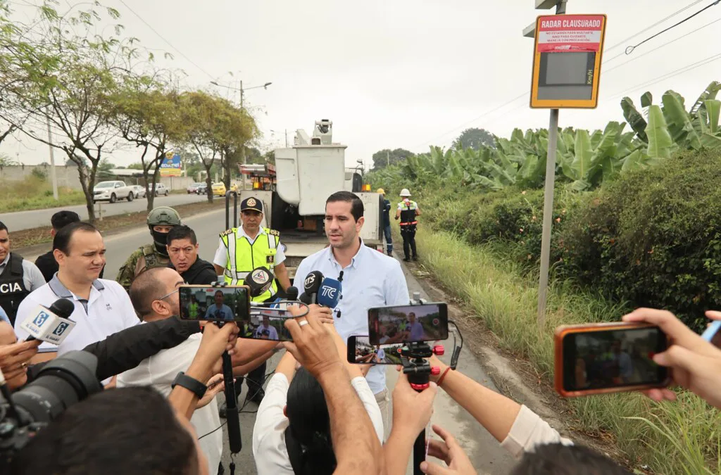 Clausura de radares recaudatorios en Ecuador: El Ministro Luque anuncia cambios en la seguridad vial