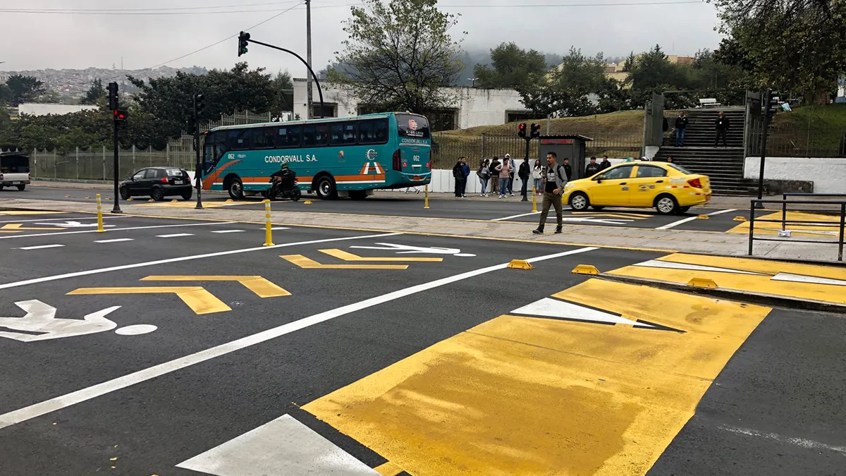 “Peatón Primero” Nuevo cruce peatonal seguro en la intersección de la Av. América y la calle Ramírez Dávalos