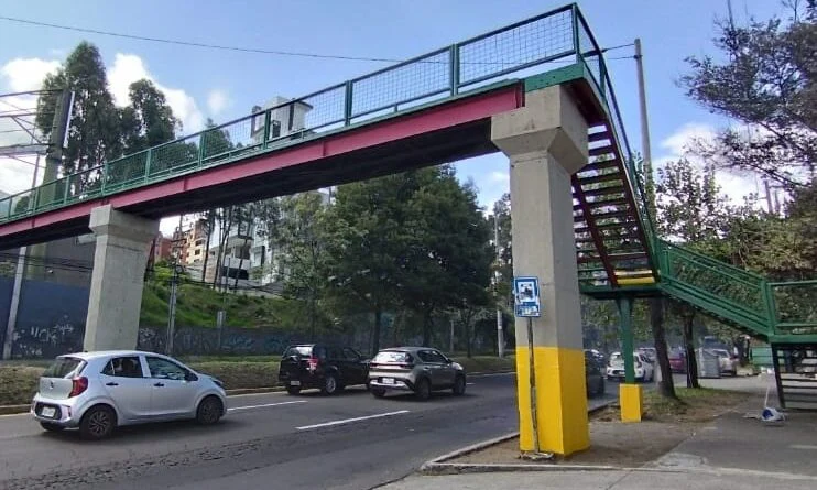 Cierres parciales en la Av. Mariscal Sucre por mantenimiento de puente peatonal