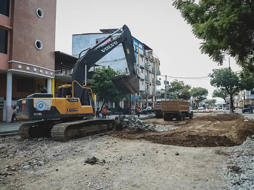 Se intensifican trabajos viales en 6 cuadras del centro de Guayaquil