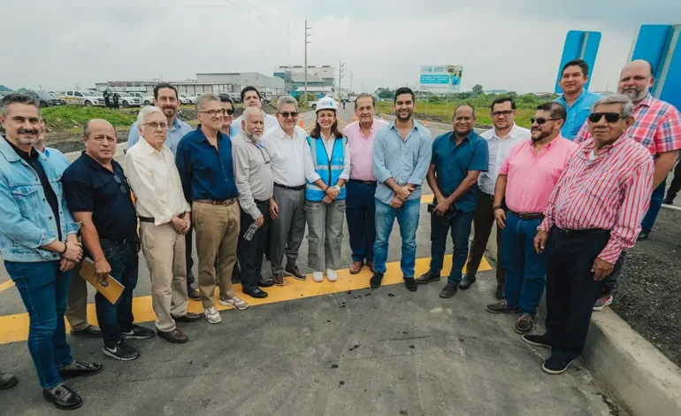 La Prefectura del Guayas entrega Manzana del Cuidado y la nueva avenida Tanasa en Durán