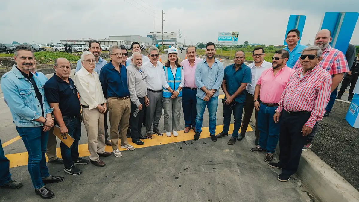 La Prefectura del Guayas entrega Manzana del Cuidado y la nueva avenida Tanasa en Durán