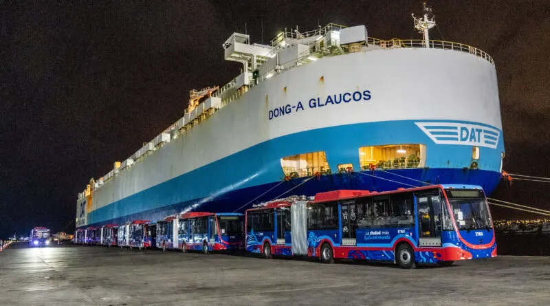 Los 60 nuevos trolebuses 100% eléctricos para Quito ya están en el país