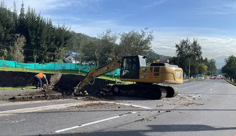 Cierre vial en sentido norte-sur de la Mariscal Sucre por construcción de intercambiador