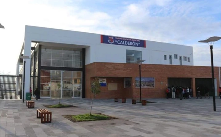 Quito mejora la seguridad vial escolar: Obras en la Unidad Educativa Municipal Calderón